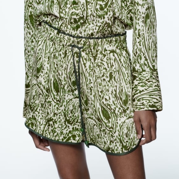 NWT ZARA PRINTED SATIN EFFECT SHORTS Ecru / Green - Picture 1 of 6